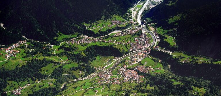 Vista dall'alto di Paularo.